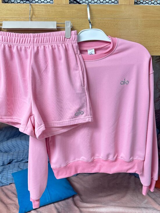 ALO Yoga Tops - ALO Pink Long-Sleeve & Shorts Set — Size M